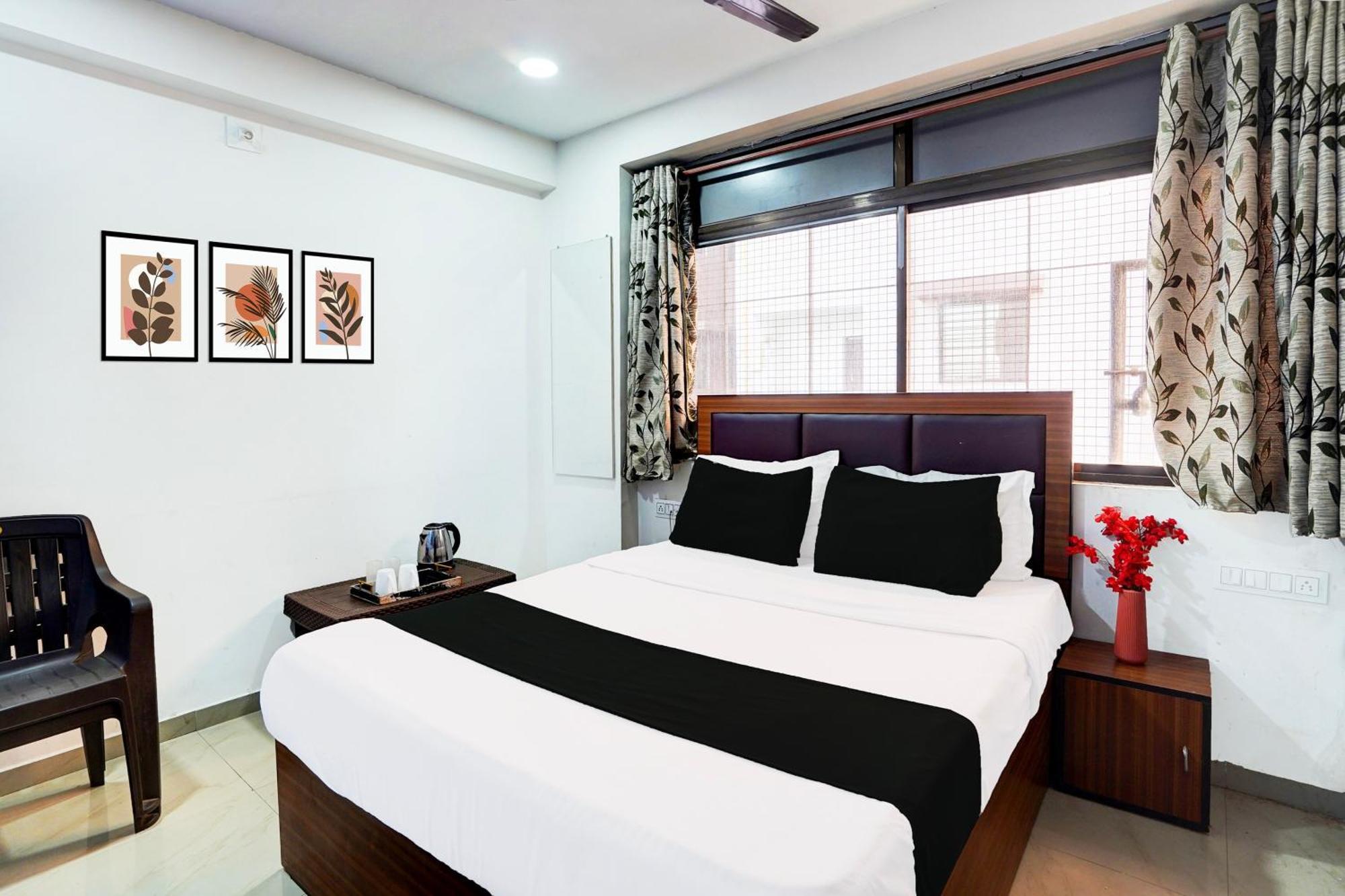Super Hotel O Geeta Mandir Formerly Hotel Green Park Ahmedabad Eksteriør billede