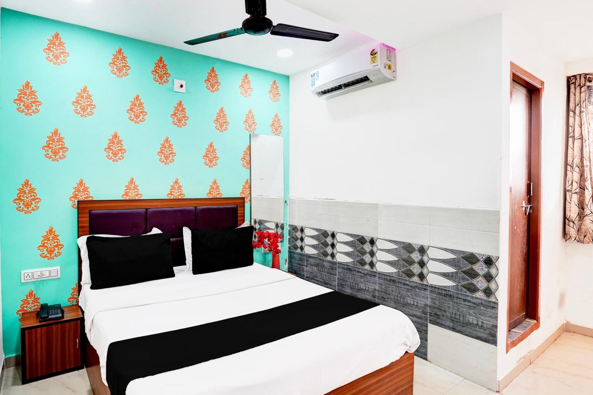 Super Hotel O Geeta Mandir Formerly Hotel Green Park Ahmedabad Eksteriør billede