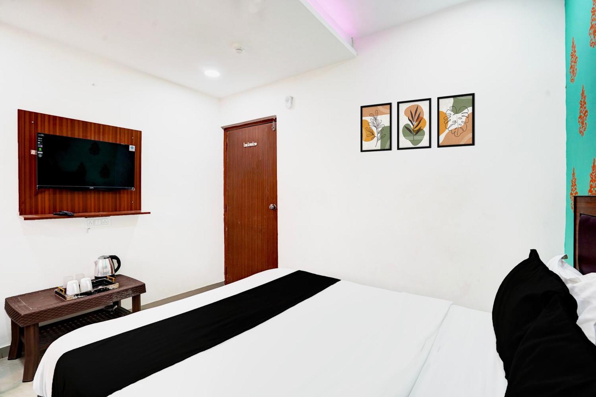 Super Hotel O Geeta Mandir Formerly Hotel Green Park Ahmedabad Eksteriør billede